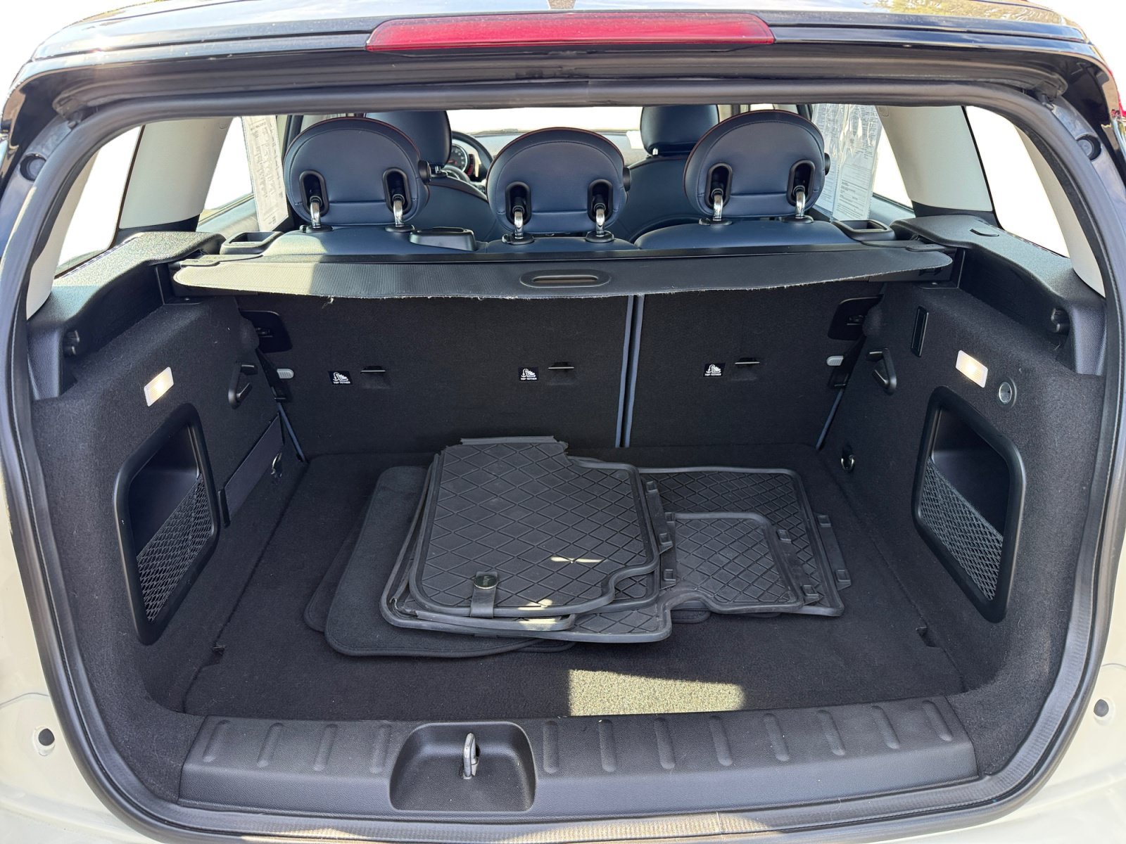 Used 2017 Pepper White MINI Clubman image 17