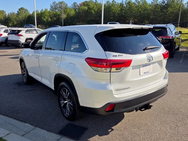 Used 2019 White Toyota LE image 12