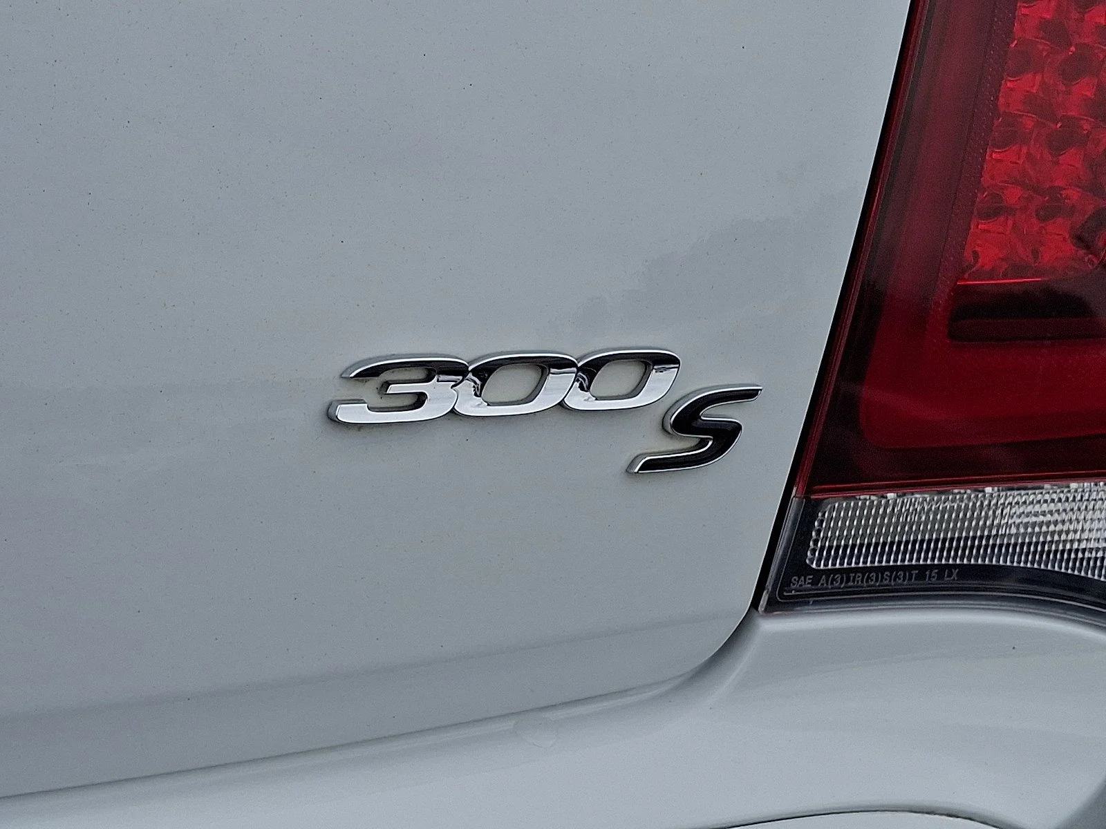 Used 2015 Bright White Clearcoat Chrysler 300S image 31