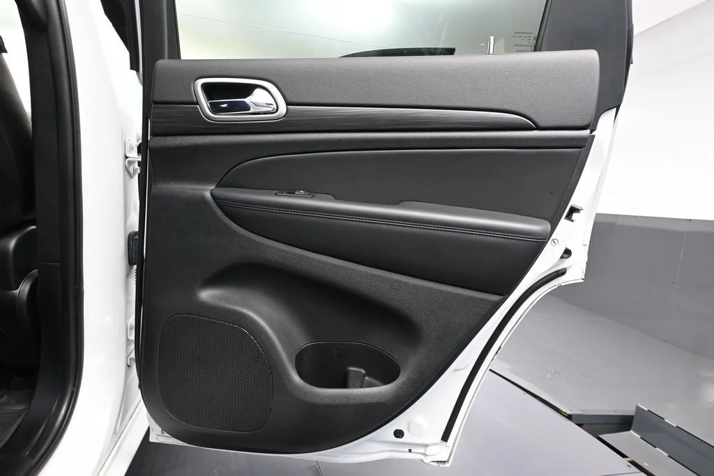 Used 2021 White Jeep Laredo X image 43