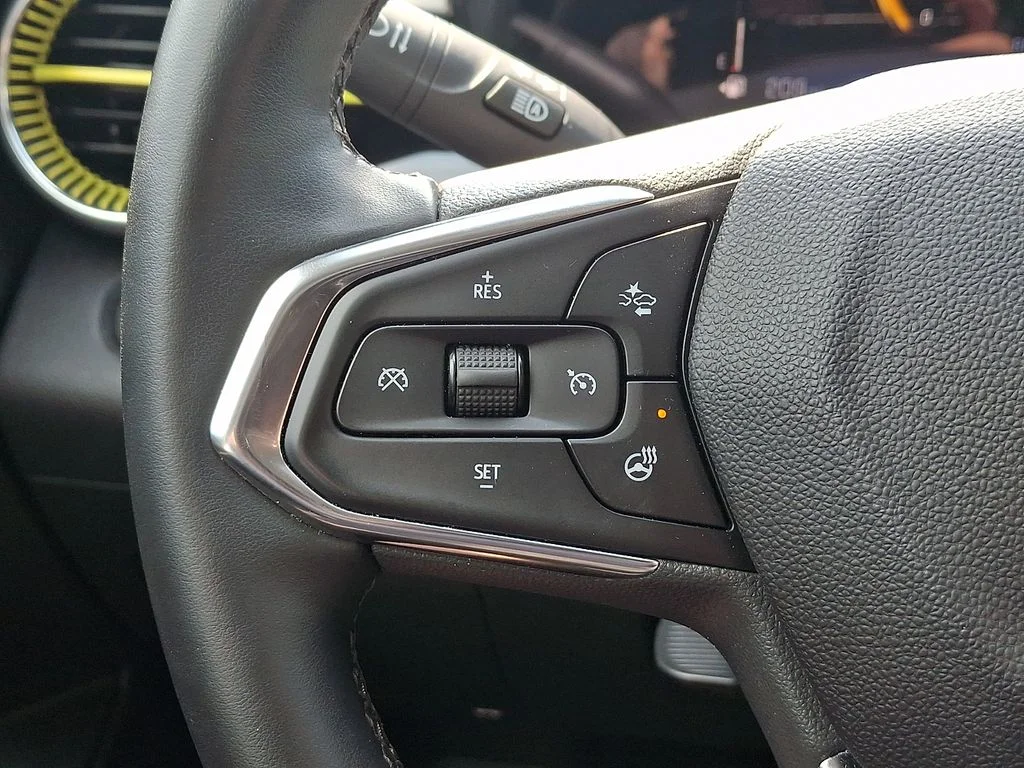 Used 2025 Yellow Chevrolet ACTIV image 21