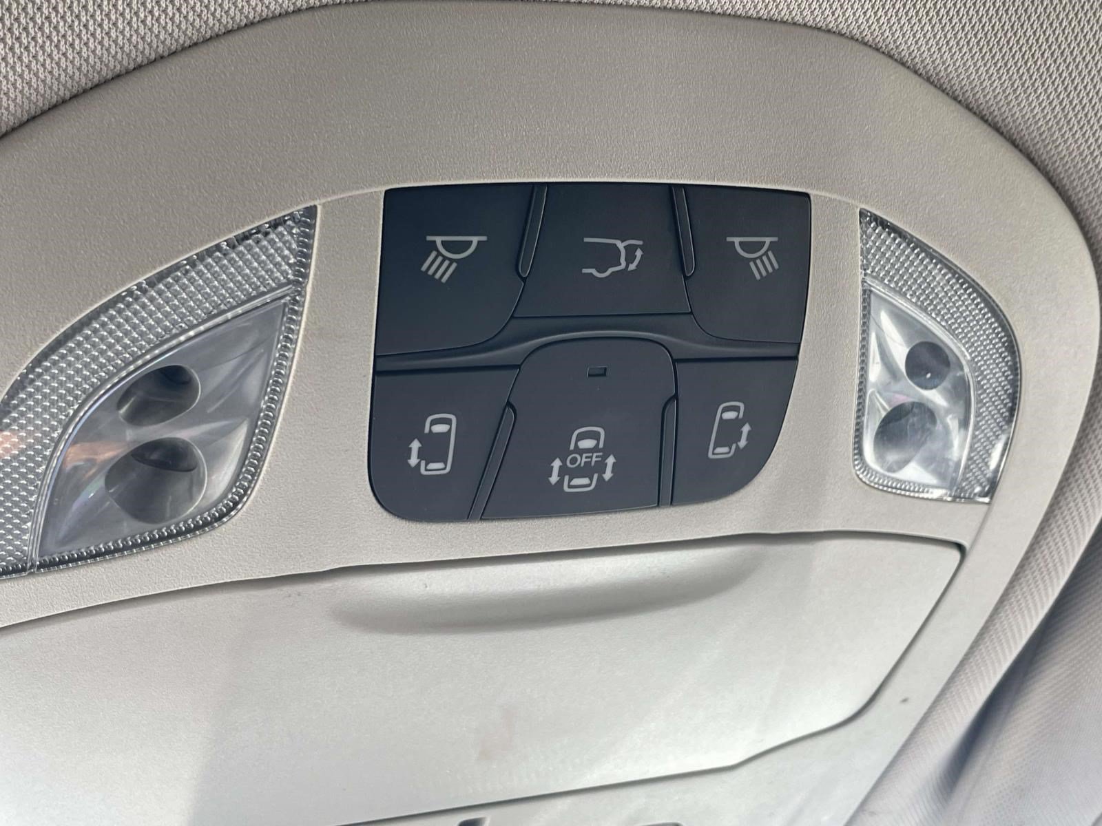Used 2022 Ceramic Gray Clearcoat Chrysler Touring L image 29