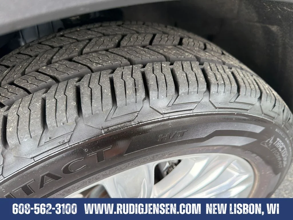 Used 2023 White Ford Limited image 31