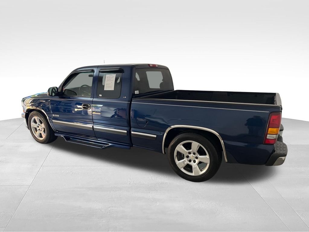 Used 2000 Dk. Chevrolet LS image 3