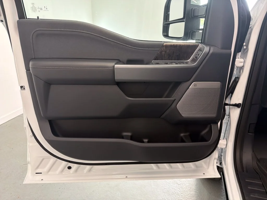 New 2027 Oxford White Ford F-250® Lariat® image 11
