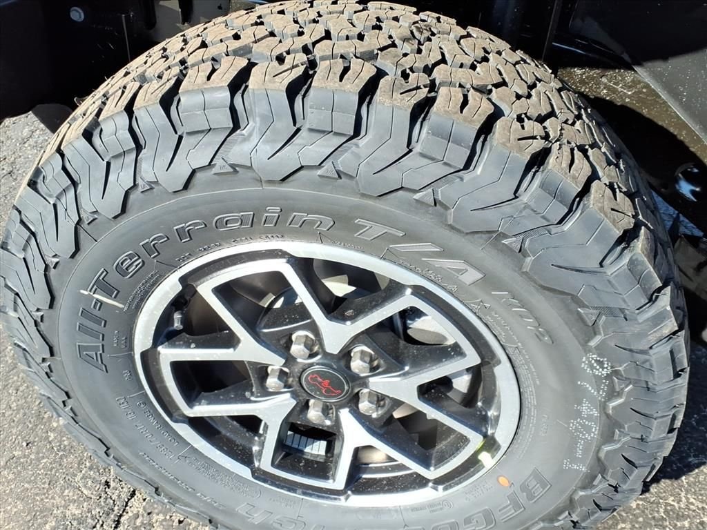 New 2026 Black Clear-Coat Exterior Paint Jeep Rubicon image 5