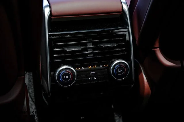 New 2026  Land Rover SE image 40