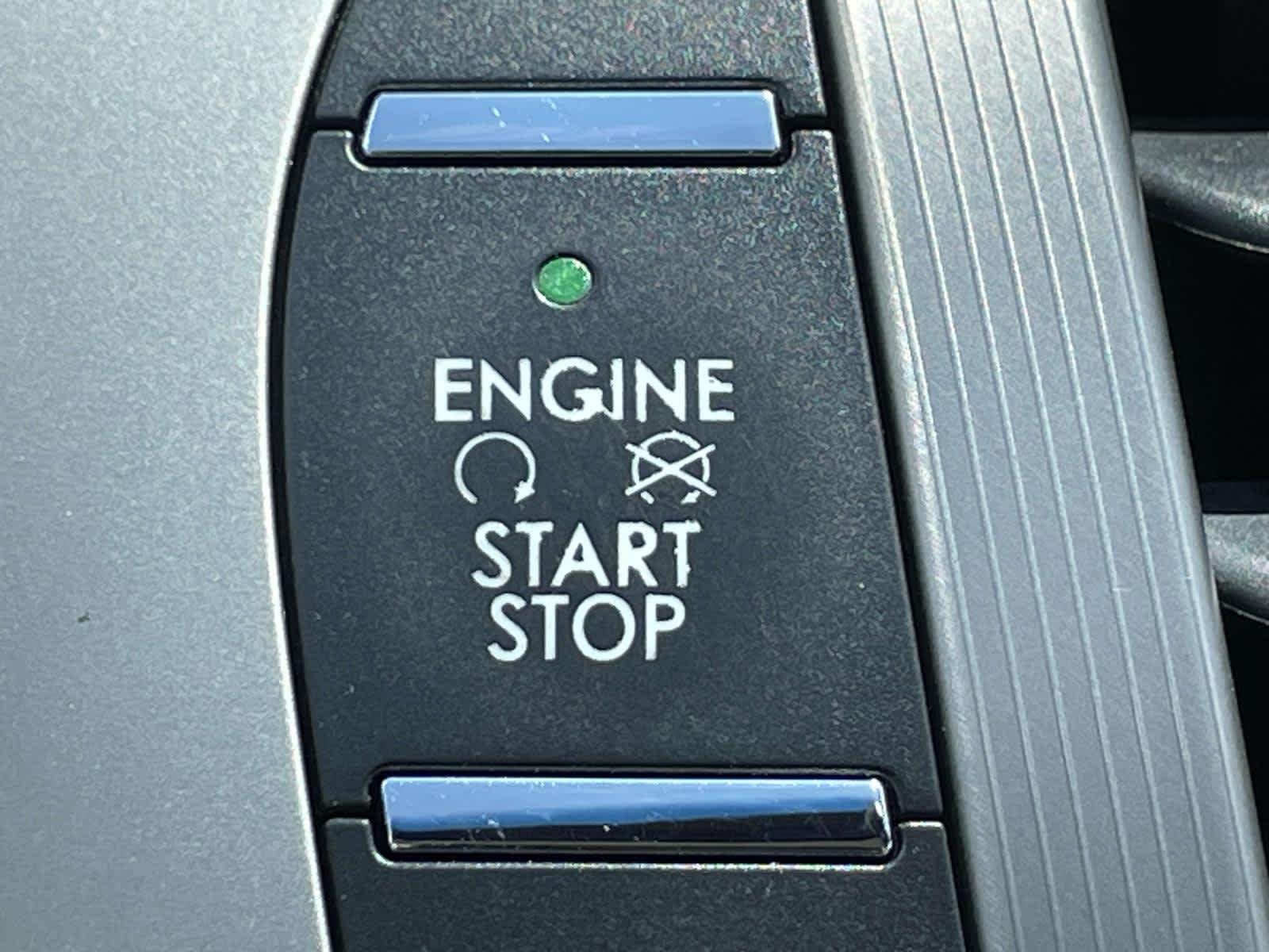 Used 2017 Magnetic Gray Metallic Lincoln Premiere image 34