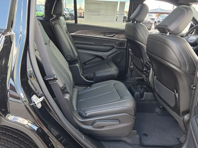 New 2027 High-Gloss Black Paint Jeep Limited image 17