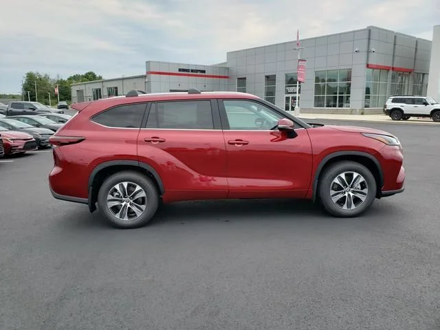 New 2026 Ruby Flare Pearl Toyota XLE image 4