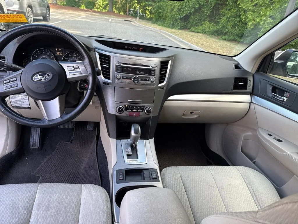 Used 2010 White Subaru 2.5i Premium image 10