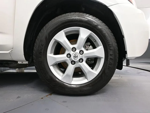 2012 Toyota RAV4 EV - Photo 14