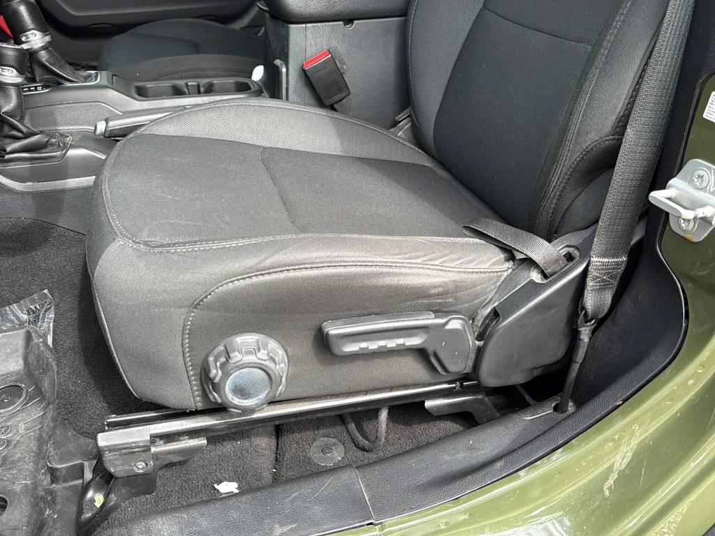 Used 2021 Green Jeep Sport S image 18