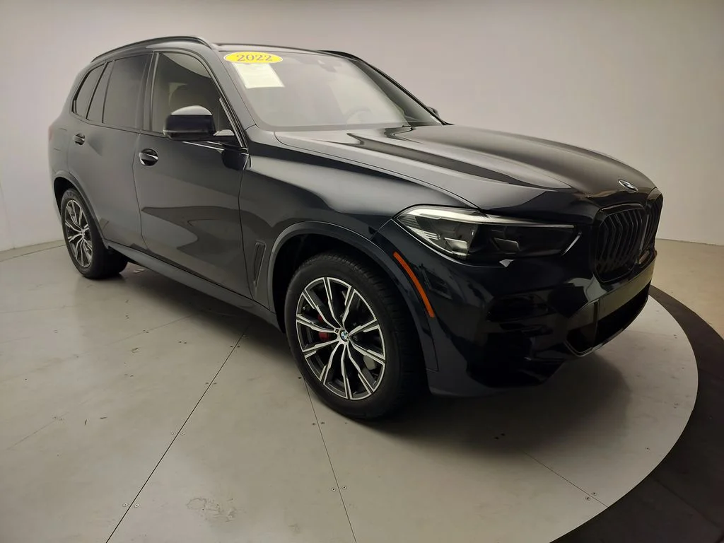 Used 2022 Black BMW sDrive40i image 2