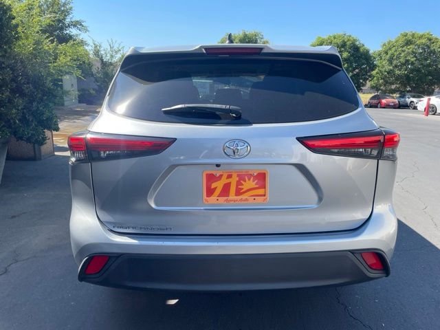 Used 2022 Silver Toyota L image 4