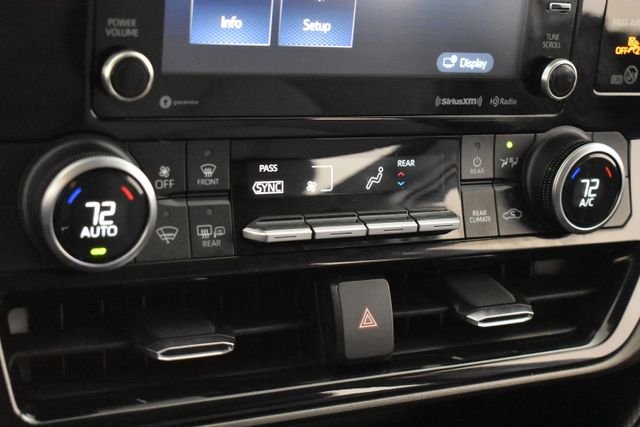 2022 Toyota Highlander LE - Photo 29