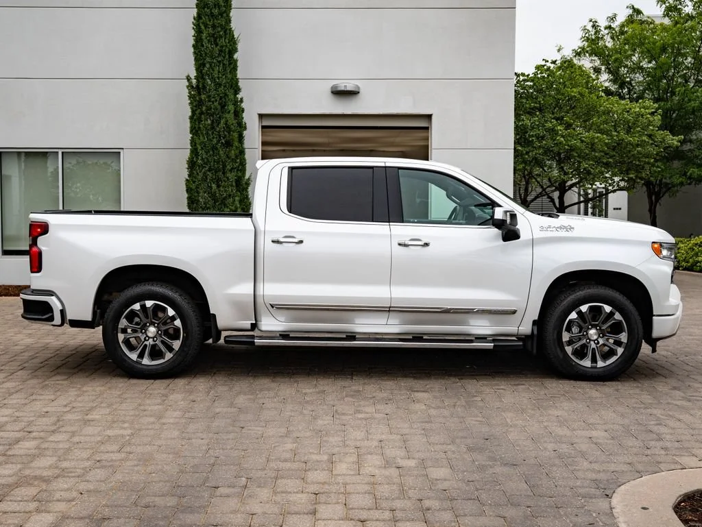Used 2024 Iridescent Pearl Tricoat Chevrolet High Country image 11