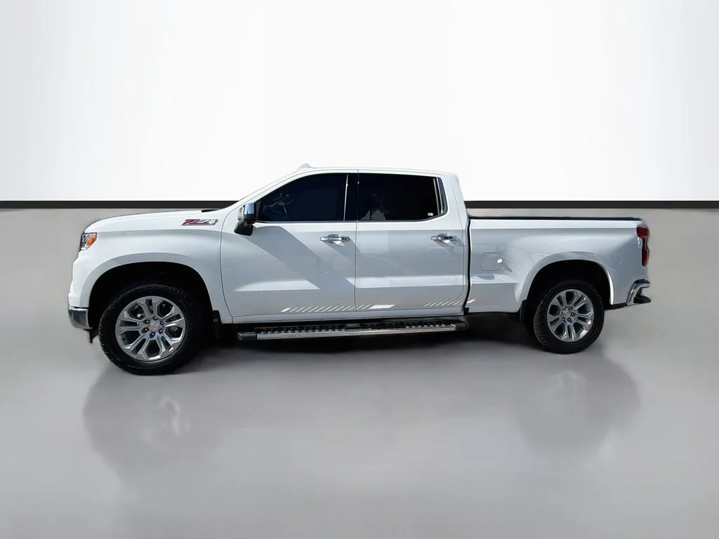 Used 2025 White Chevrolet LTZ image 8
