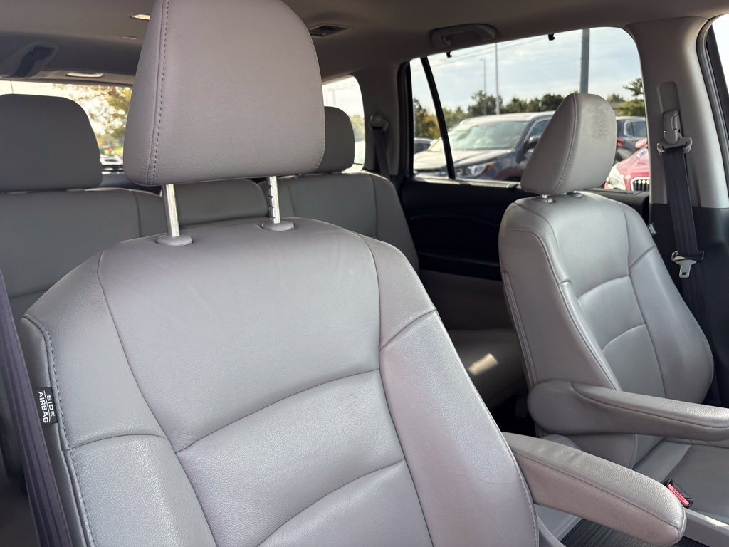 Used 2016 Blue Honda Touring image 28