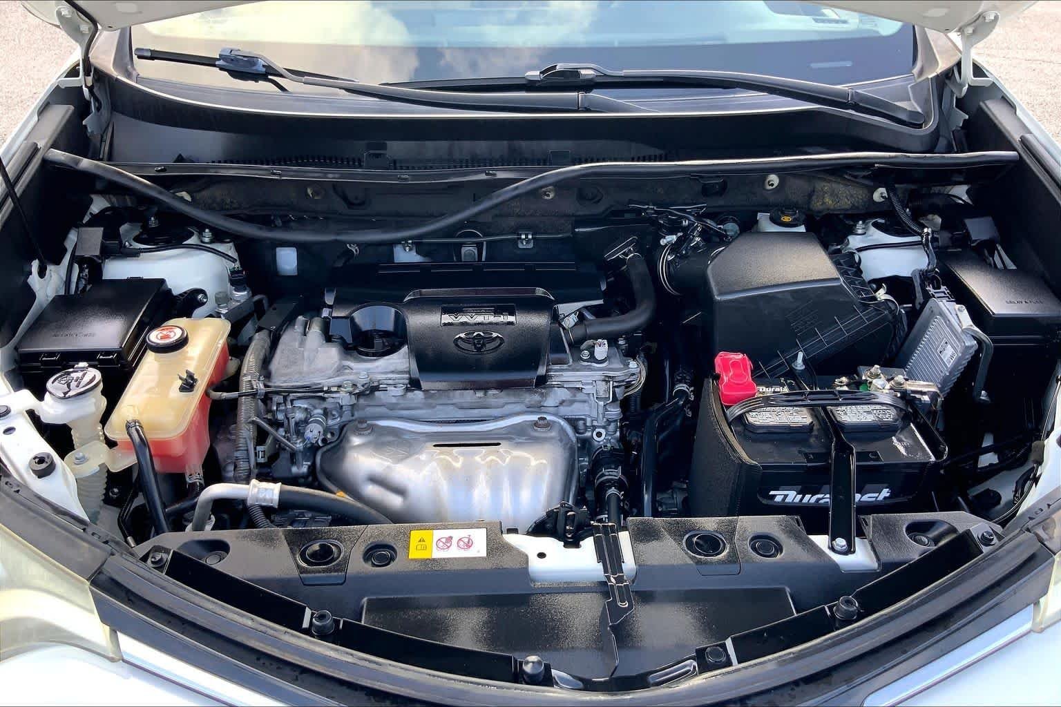Used 2018 Super White Toyota XLE image 31