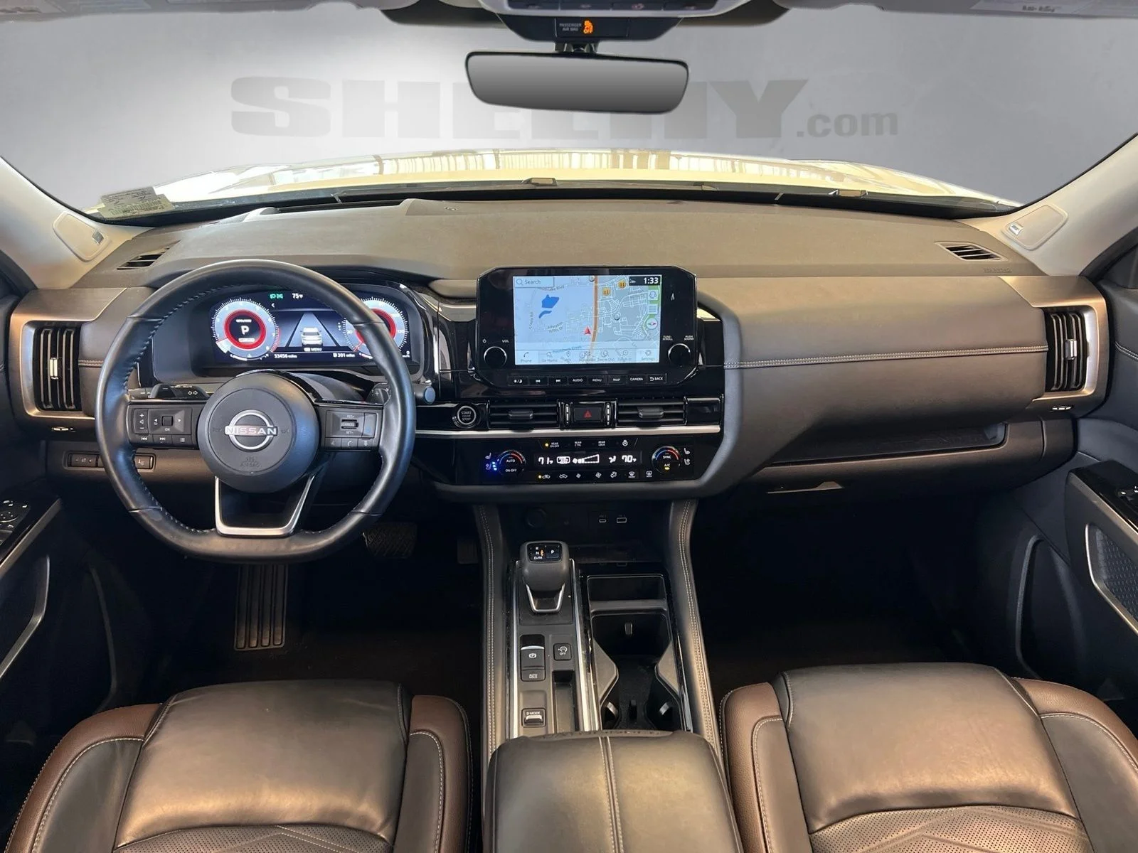 Used 2023 White Nissan Platinum image 3