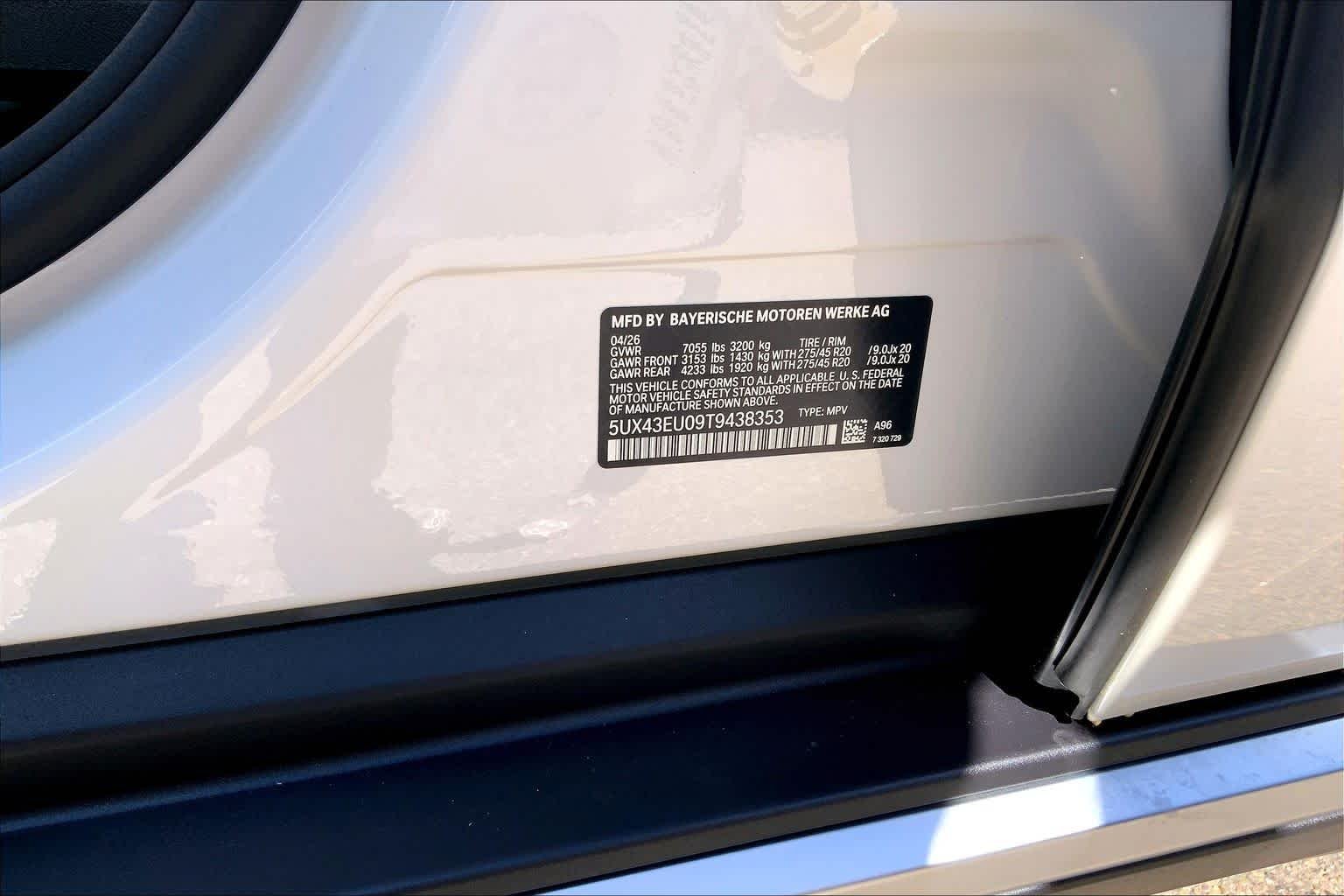 New 2026 Mineral White Metallic BMW xDrive50e image 18
