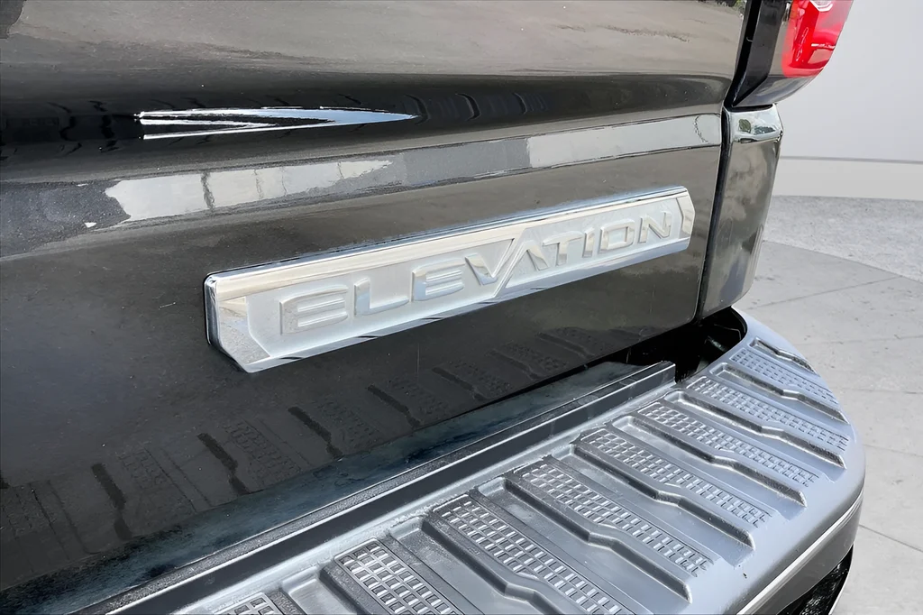Used 2021 Brown GMC Elevation image 21