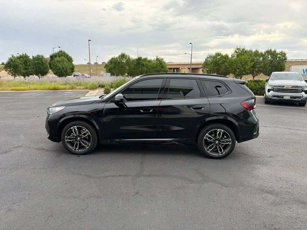 Used 2023 Black Sapphire Metallic BMW xDrive28i image 2