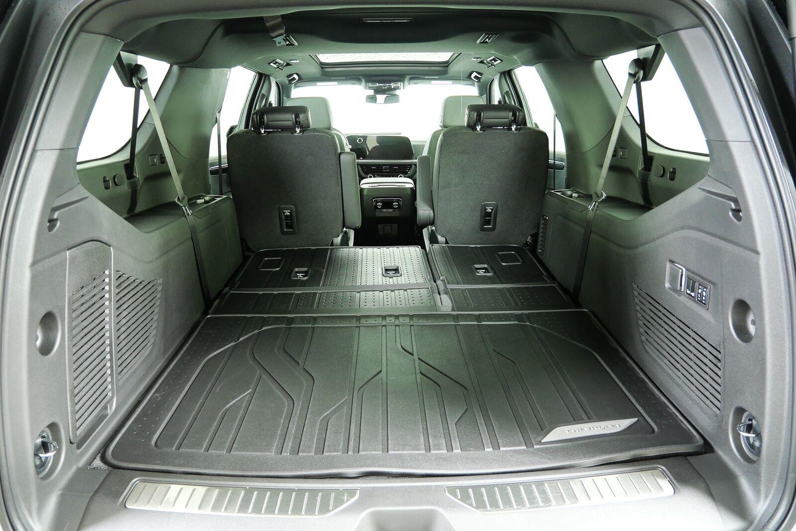 2026 Chevrolet Suburban RST - Photo 36