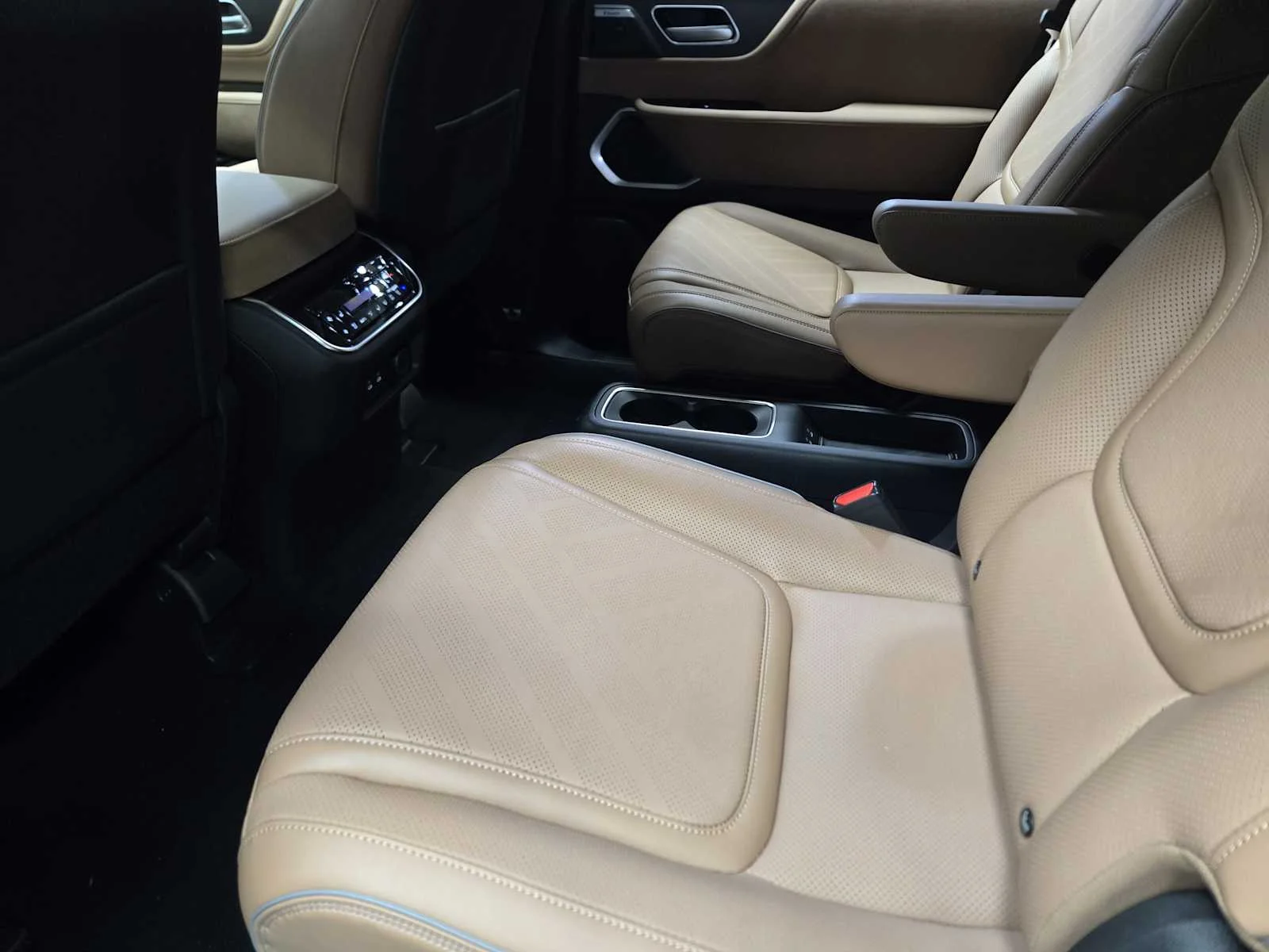 New 2026 RADIANT WHITE INFINITI Luxe 2WD image 18