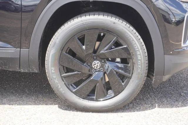 New 2026 Deep Black Pearl Volkswagen 2.0T SE W/TECHNOLOGY image 5