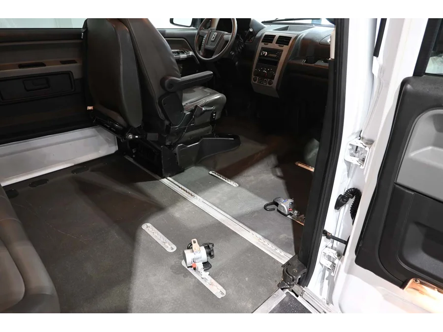Used 2014 WHITE VPG DX Mobility Handicap Van image 20