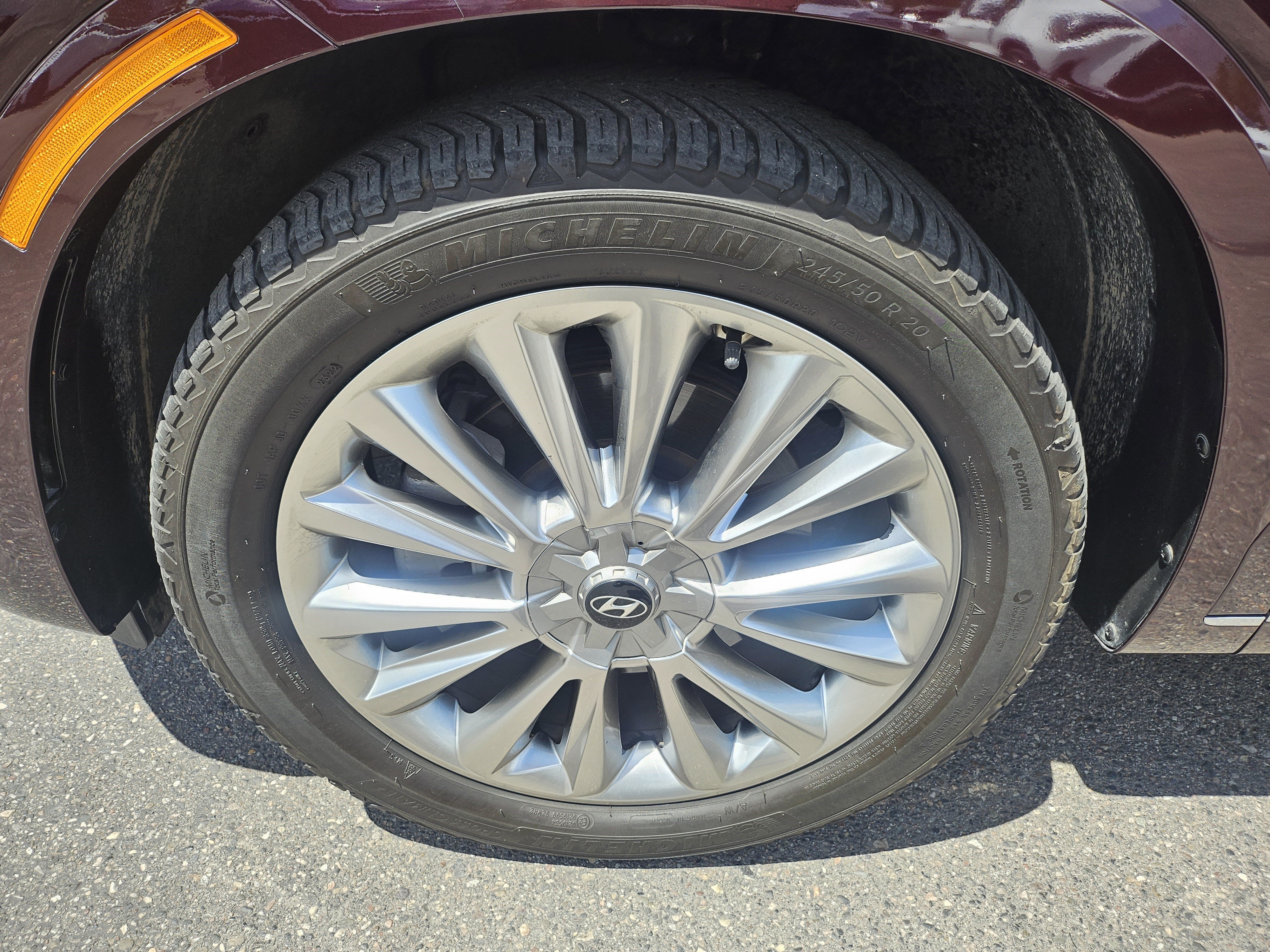 Used 2020 Sierra Burgundy Hyundai Limited image 17