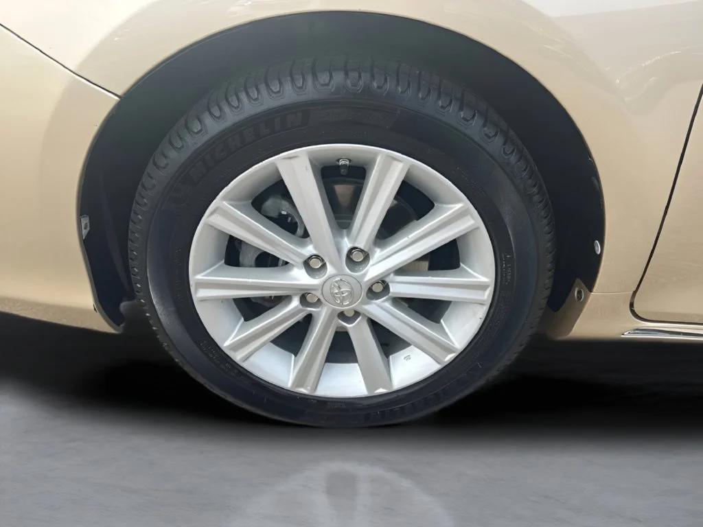 Used 2012 Gold Toyota L image 27
