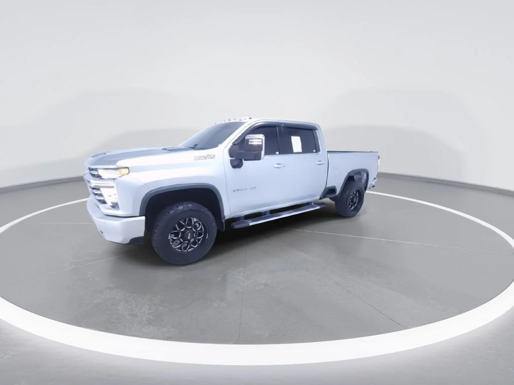 Used 2021 Silver Chevrolet High Country image 3