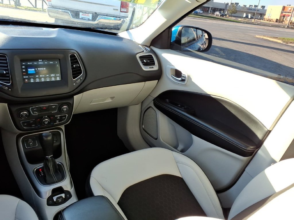 Used 2020 Blue Jeep Latitude image 16