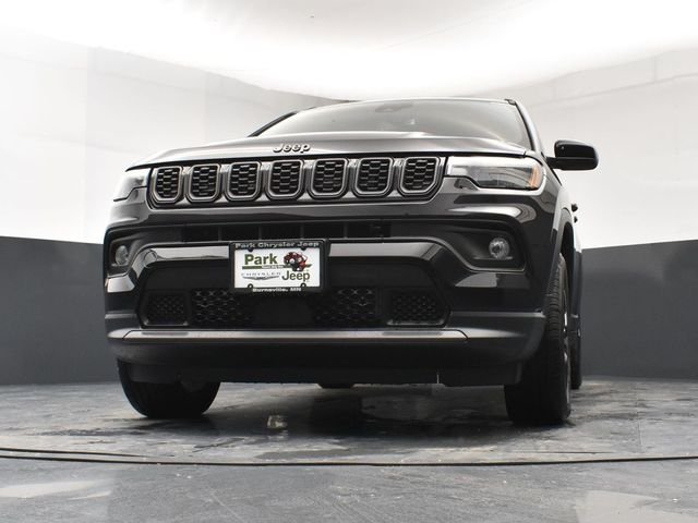 New 2026 Diamond Black Crystal Pearl-Coat Exterior Paint Jeep Latitude image 20