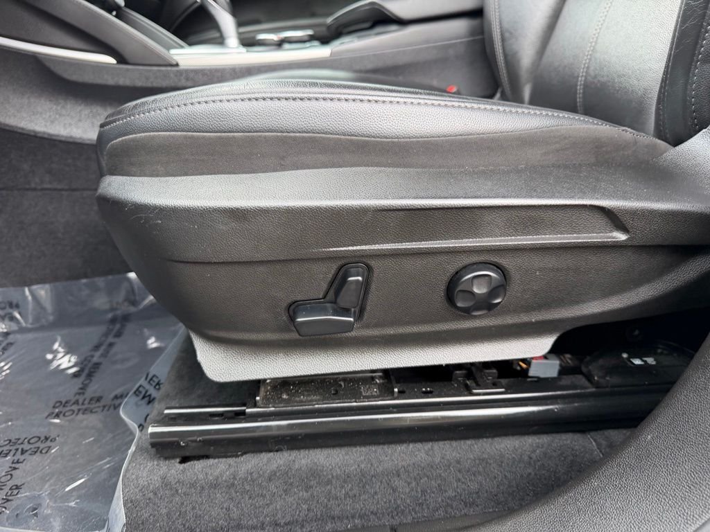 Used 2018 Vulcano Black Metallic Alfa Romeo Base image 15