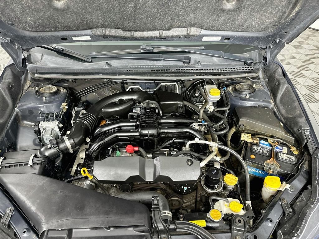 Used 2015 Dark Gray Metallic Subaru 2.0i image 28