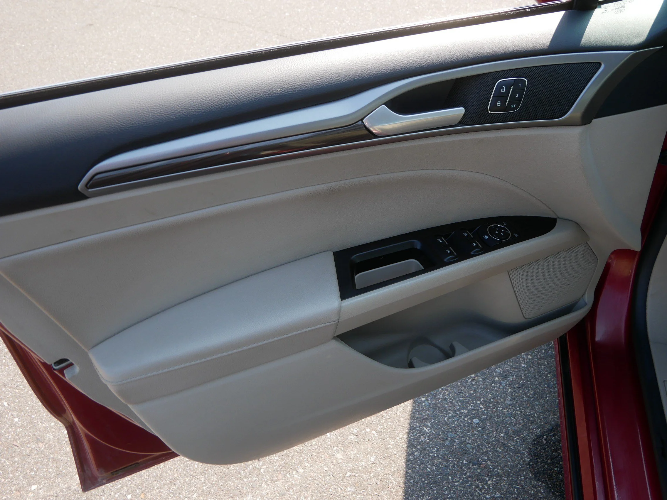 Used 2017 Ruby Red Metallic Tinted Clearcoat Ford SE image 21
