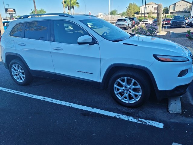 Used 2018 Bright White Clearcoat Jeep Latitude image 6