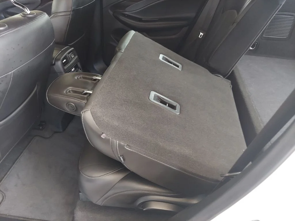 Used 2019 White Buick Essence image 34