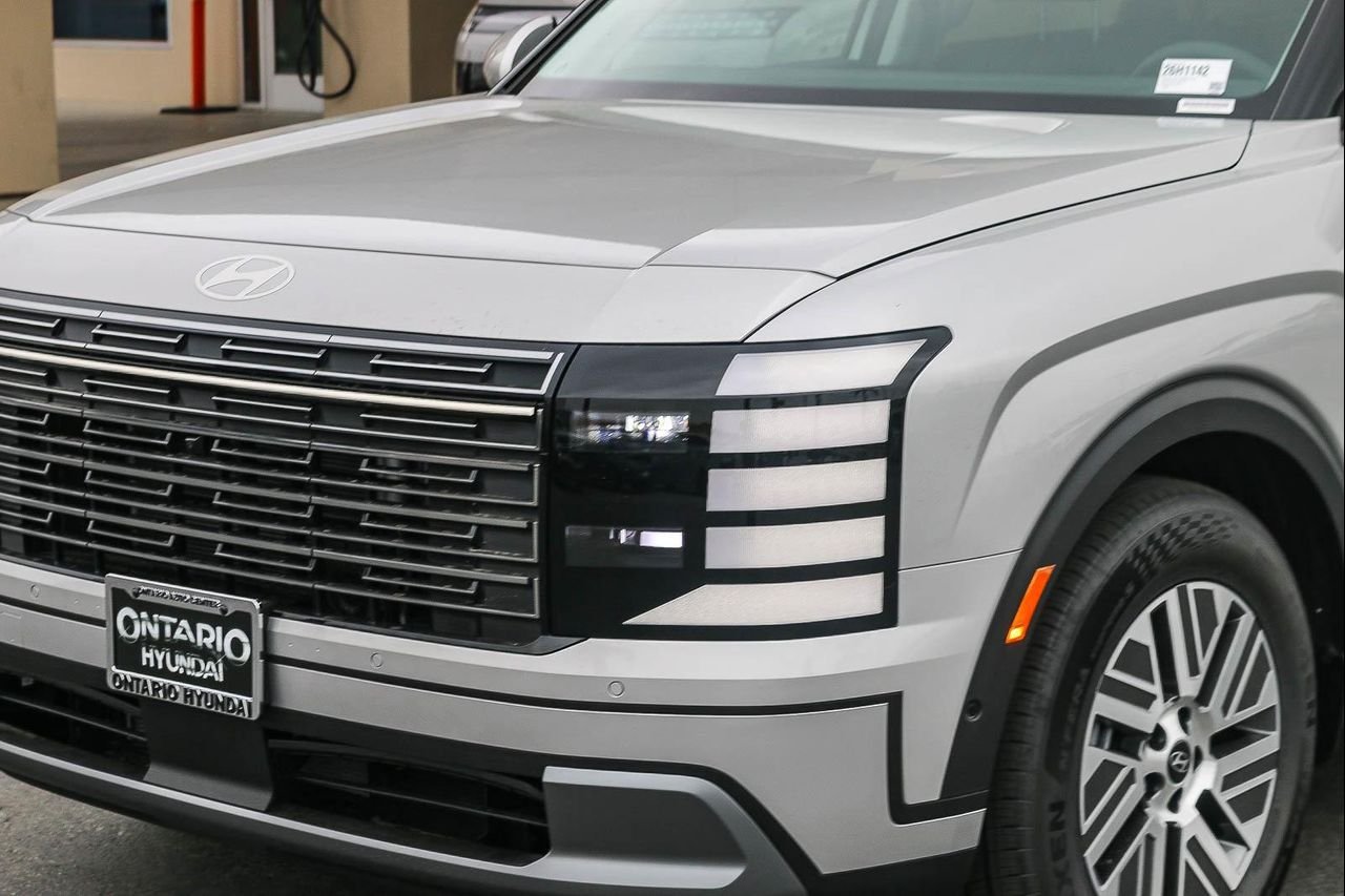New 2026 Silver Hyundai SEL Premium image 32