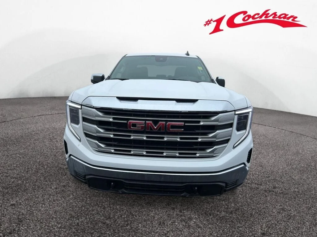 New 2026 Summit White GMC SLE image 2