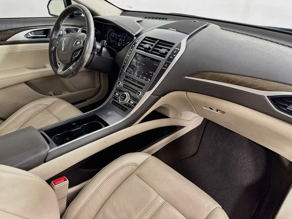 Used 2019 Pearl Metallic Lincoln Reserve image 36
