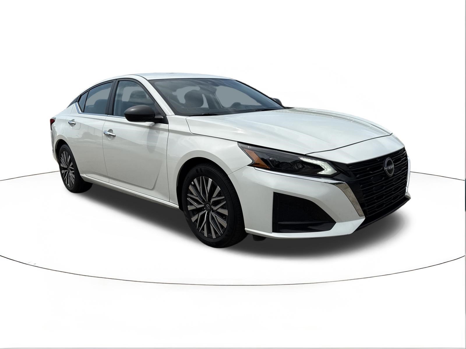 Used 2025 Glacier White Nissan SV image 1