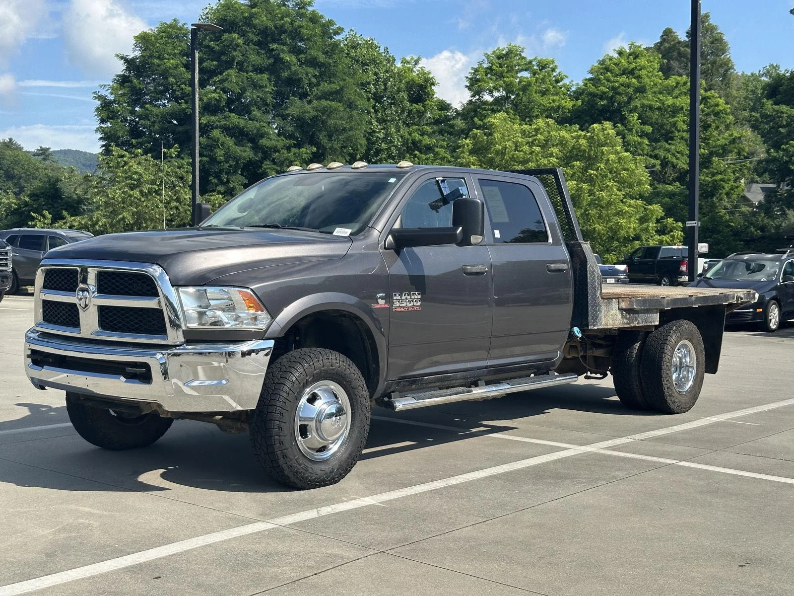 Used 2017 Granite Crystal Metallic Clearcoat Ram Tradesman image 3