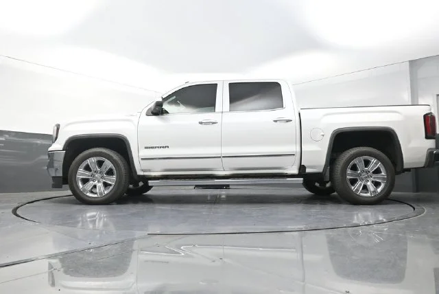 Used 2018 White GMC SLT image 34