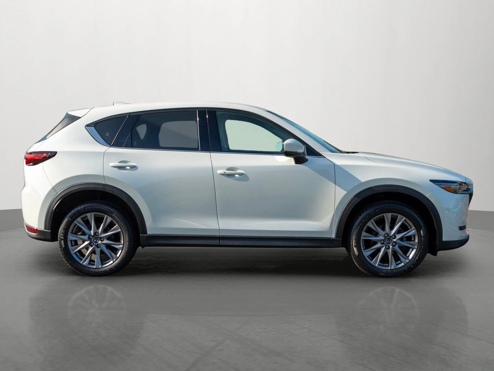 Used 2020 Snowflake White Pearl Mica Mazda Grand Touring image 8