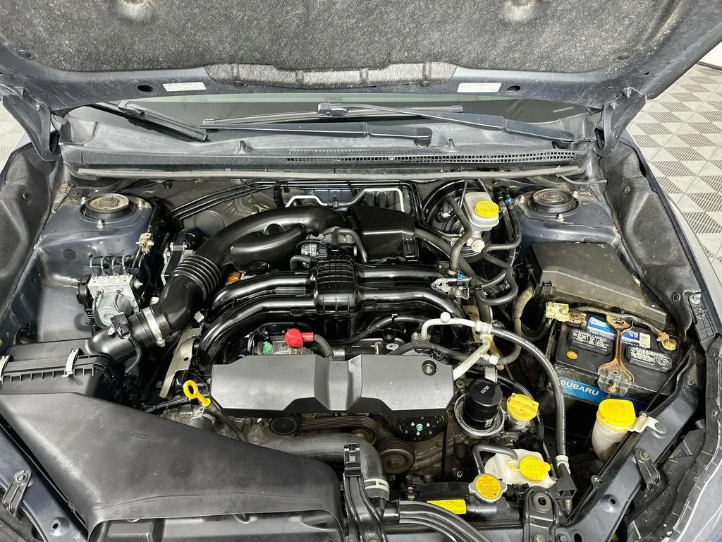 Used 2015 Dark Gray Metallic Subaru 2.0i image 28